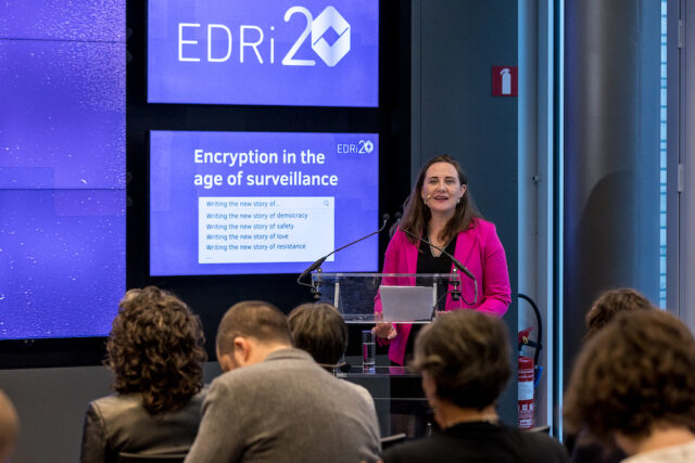 Iverna McGowan, CDT Europe’s Secretary General, moderating the EDRi-organised event “Encryption in the age of surveillance”.