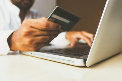 Person holding a credit card.