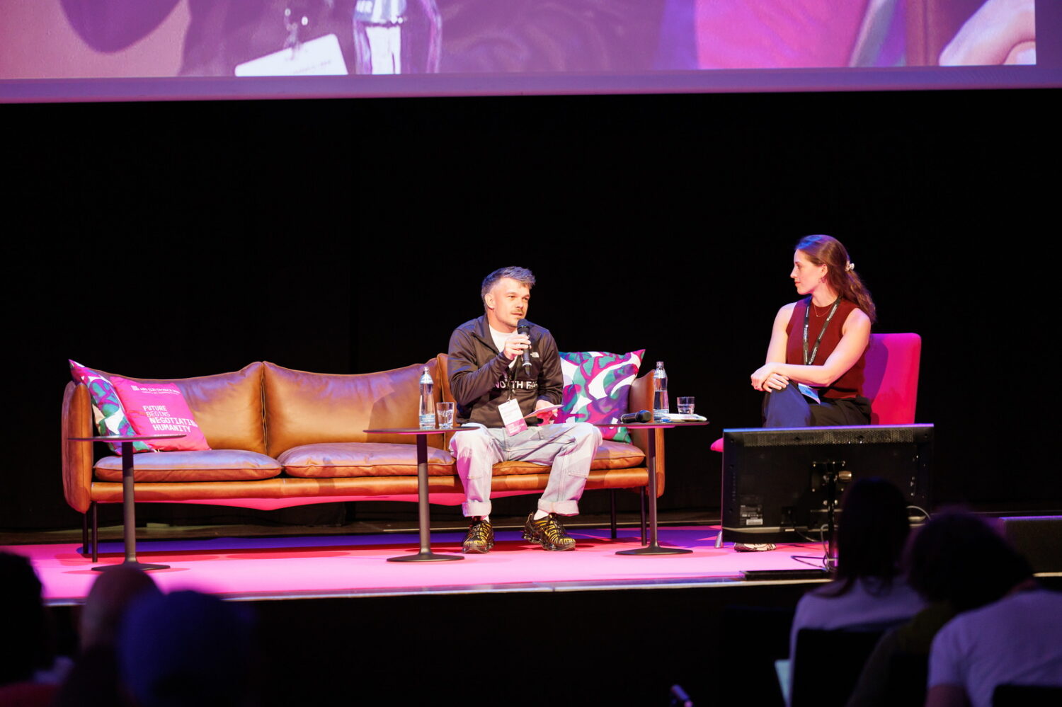 Photo showing Isabel Linzer(right)and Alexander Sängerlaub (left) Why does outrage spread so easily online—and how does it turn into political influence? This conversation brings together psychological insights and a closer look at the growing influence of social media creators in shaping political debate. Presented in the context of fAIr media. fAIr media is co-funded by the Creative Europe programme of the European Union under grant agreement 101147977.